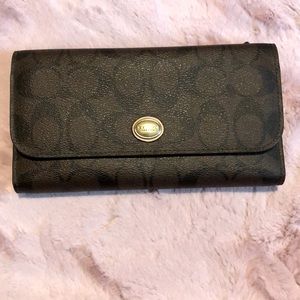 Coach wallet brown with cream inside